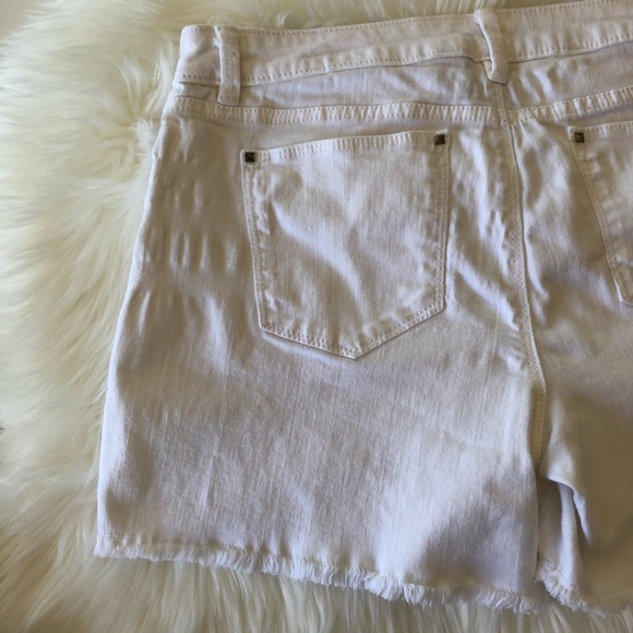 APT 9  Cutoff Jean Fringe Studded Shorts White - Picture 10 of 12